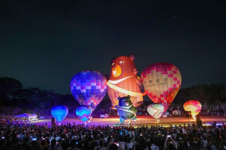 ▲4/20開幕日當晚18:30-20:00，特別安排熱氣球光雕音樂會（圖為資料照）。　圖：西拉雅國家風景區管理處／提供