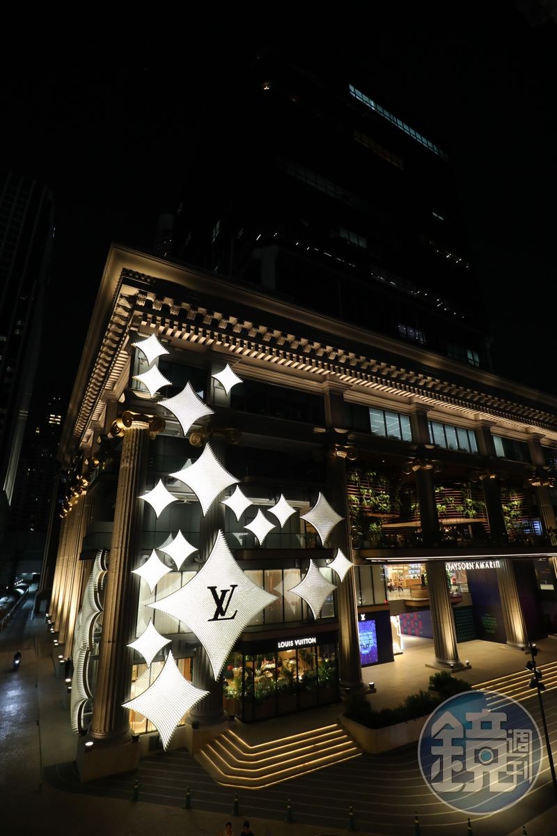 「LV The Place Bangkok」概念店中有沉浸式展廳、咖啡館、商店和餐廳。