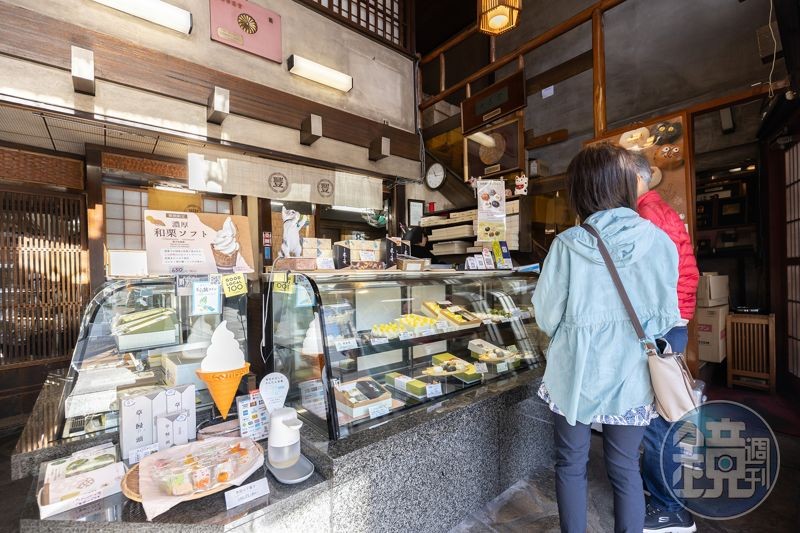 稻豐園是高山市的糕點名店，許多客人來到這裡旅行，一定要親自買些甜點帶回家才算不虛此行。