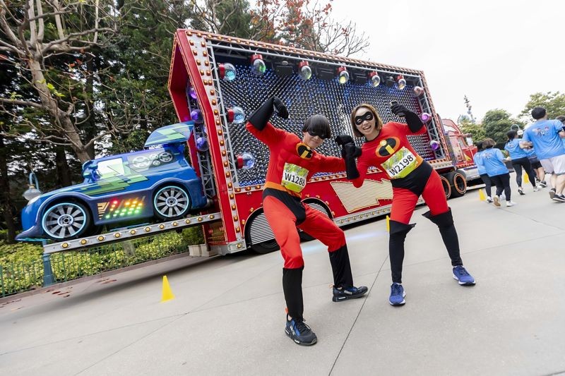 香港迪士尼樂園將在11月2日至3日舉辦「香港迪士尼樂園10K週末2024」，超適合邀約親朋好友一起換上迪士尼主題打扮，參加獨一無二的跑步體驗。（香港迪士尼樂園提供）