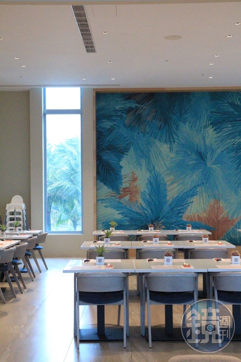 「pelago百匯廚」自助餐廳以自由、寬敞的空間和設計風格，打造氣息雅致的海洋感用餐環境。