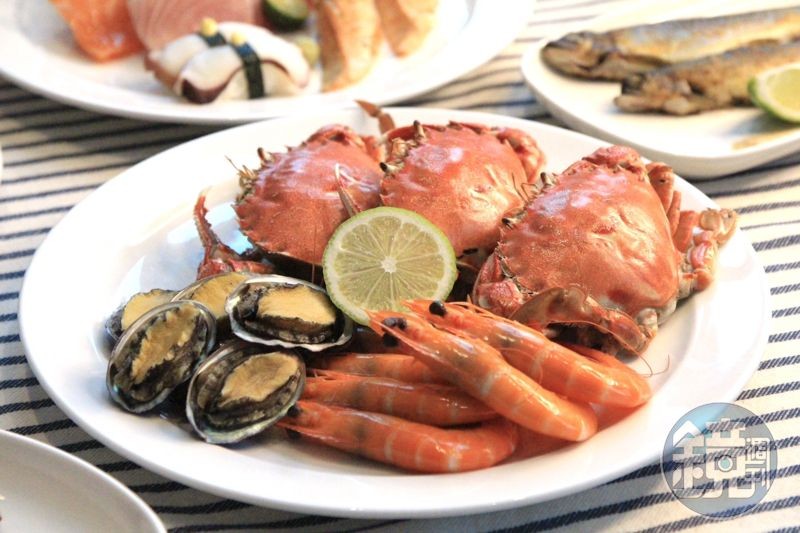來到宜蘭頭城海鮮料理不能錯過，「pelago百匯廚」可以一次吃到多種選擇。