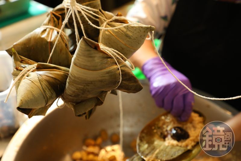 施繡鸞的好口碑肉粽不只有帝王粽，還有八寶干貝粽、台南肉粽、花生粽等等。