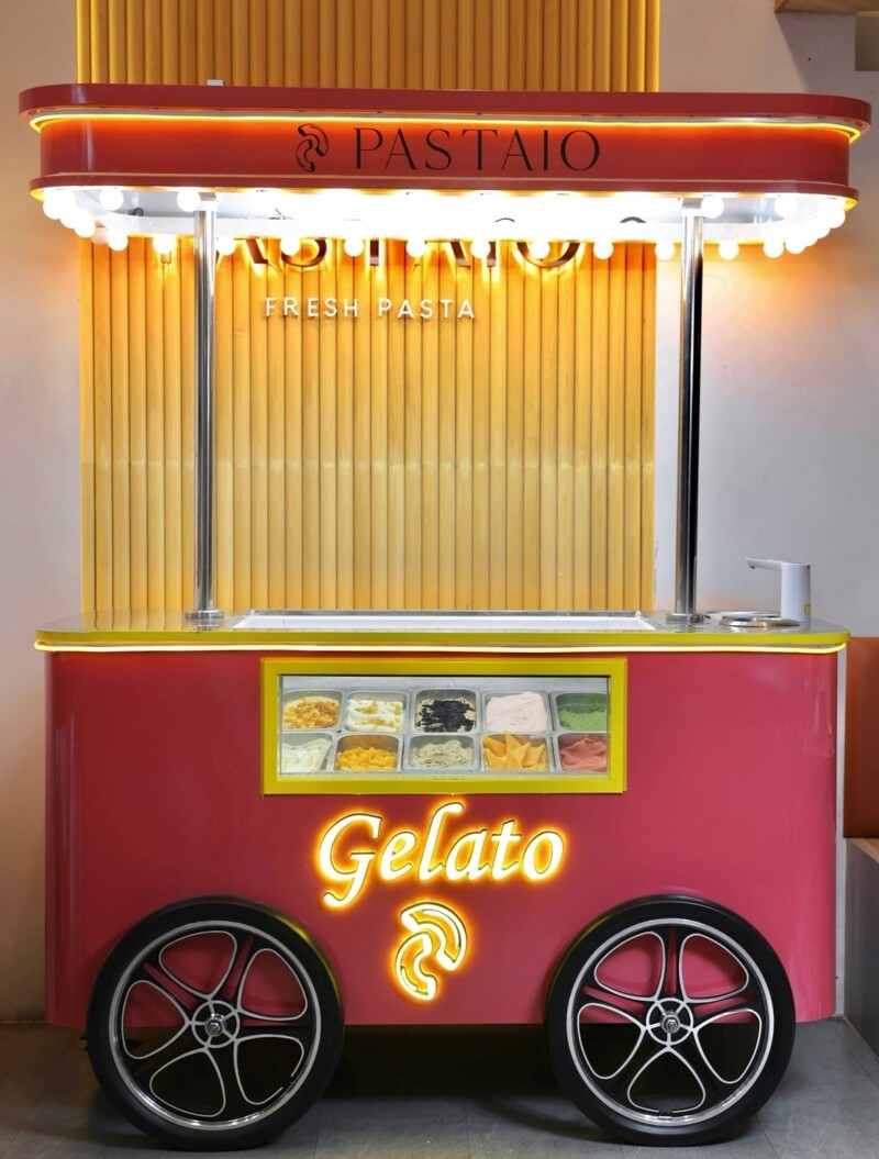 內湖店打造了一台「義式冰淇淋餐車」。