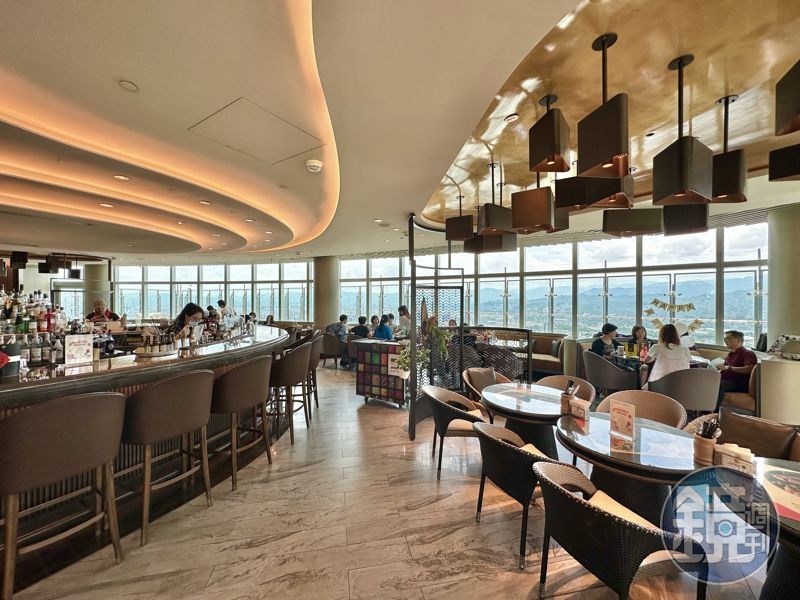 「Asia49亞洲料理及酒廊」的菜色涵蓋了新加坡、馬來西亞、泰國、越南和印尼的經典美味。