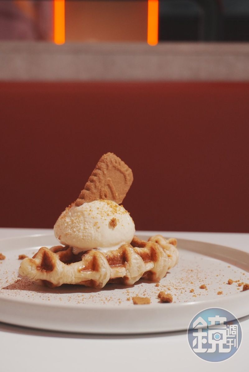 「冰淇淋可頌鬆餅」是意外驚喜，鬆脆口感搭配冰淇淋為餐後帶來美好句點。（120元／份）