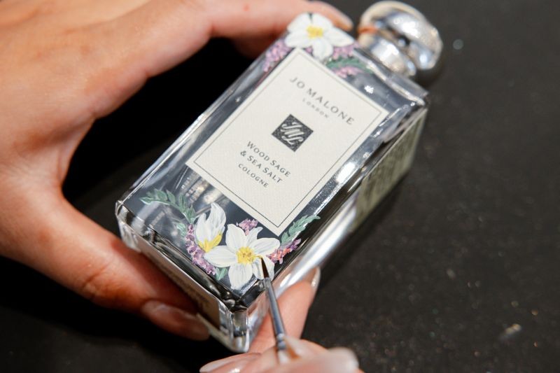 Jo Malon London大稻埕形象概念店彩繪瓶身服務。（Jo Malone London提供）