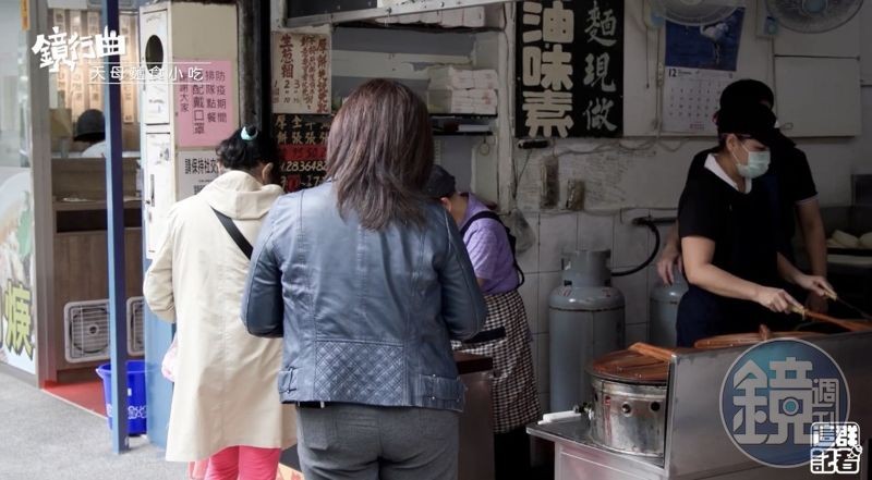 從早上時間開始就有許多人在排隊等餅。