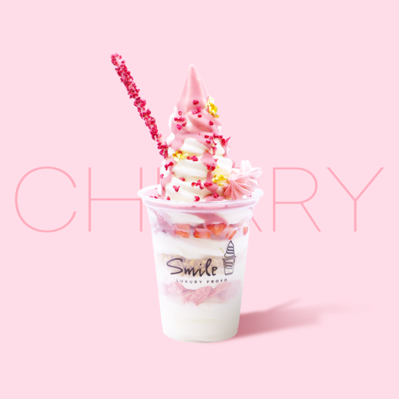 「金箔紅寶石 Cherry Blossom」讓人少女心大噴發。（360元／杯，Smile Froyo提供）