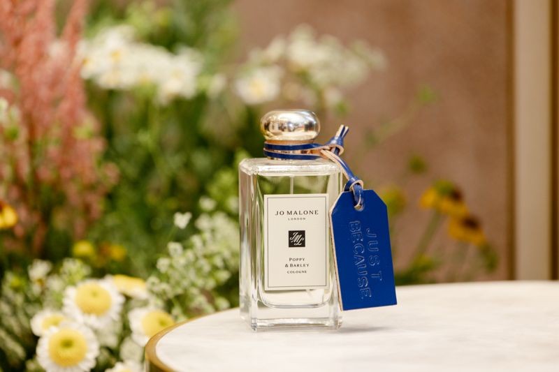 Jo Malone London店櫃限定皮革行李吊牌手作坊，打造獨一無二的專屬禮品。（Jo Malone London提供）