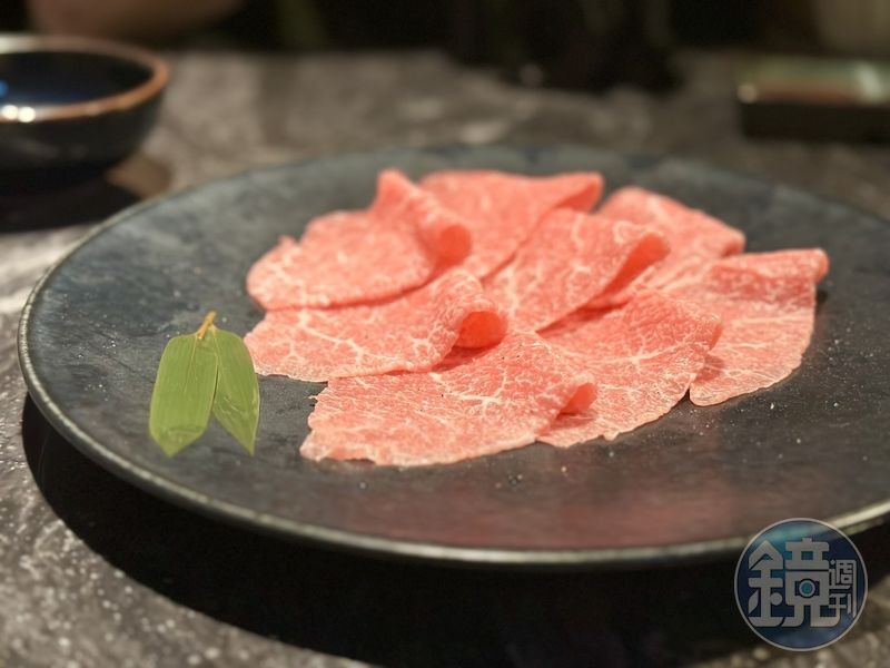 「日本和牛A5鯉魚管燒肉片」屬於風味濃厚的赤身肉。