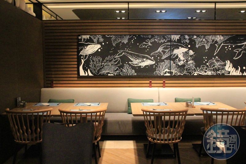 Marina Kitchen用餐環境隨處可見與海洋相關的裝飾和壁畫。