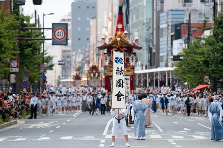 ▲「京都祇園祭」被譽為日本規模最大、最華麗的日本三大傳統祭典之一，於每年七月舉辦。　圖：樂天旅遊／提供