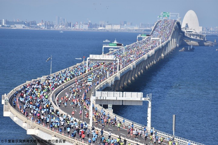 千葉東京灣跨海大橋馬拉松每年都吸引許多好手參加。