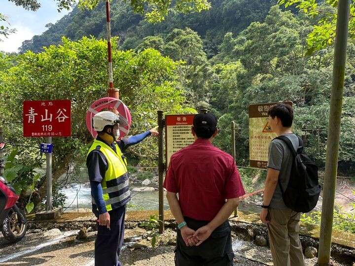 ▲新北市政府水域巡查小組進行水域安全宣導。　圖：新北市政府觀光旅遊局／提供