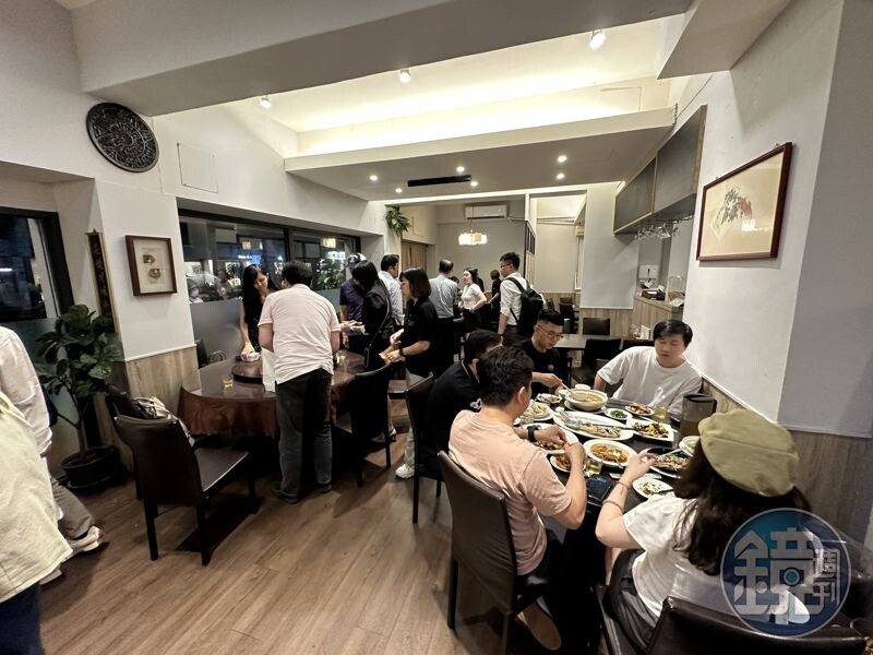 餐期都要分上、下半場，限時90分鐘用餐時間，才有辦法應付每天客滿的狀況。