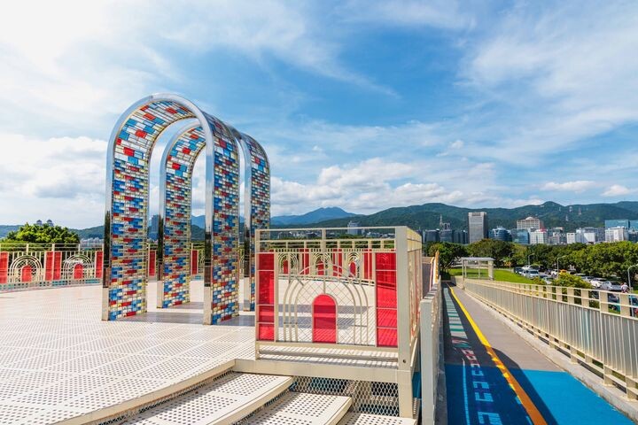 ▲視野開闊，可以清晰俯瞰觀山河邊公園及周邊美景。　圖：台北市政府工務局水利工程處／提供