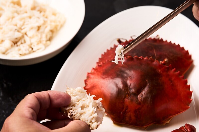 板前料理最大特色就是追求最大限度地發揮食材風味，這正好與粵菜講究原味、清鮮的理念不謀而合。