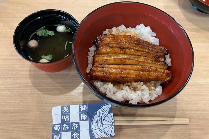 ▲「日本料理菊屋」經典不衰的鰻魚丼。　圖：向日遊／提供