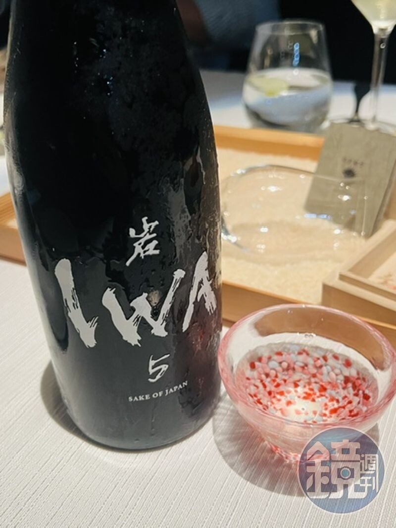 除了能自選酒器，這天更驚喜底喝到2024最新版的IWA 5。