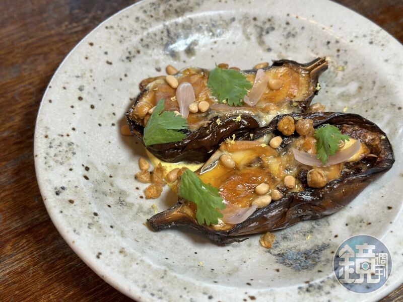 不愛吃茄子的請給「炭烤茄子 Charred Eggplant」一個機會。（480元／份）