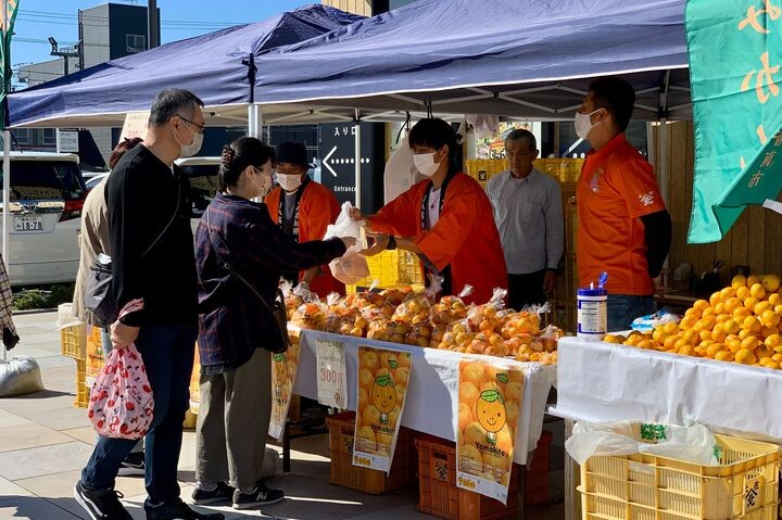 ▲土佐豐穰祭活動會場之一「土佐之鄉」推出當季美味「山北橘」。　圖：高知県観光振興スポーツ部国際観光課／提供