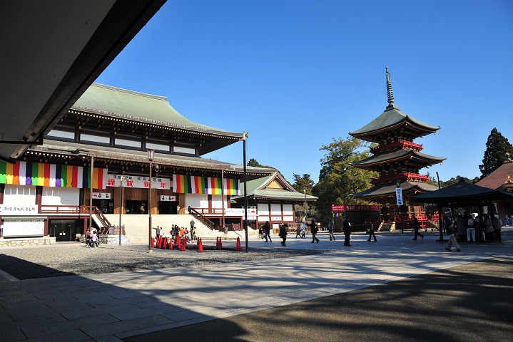 成田山新勝寺的三重塔為國家指定重要文化財。