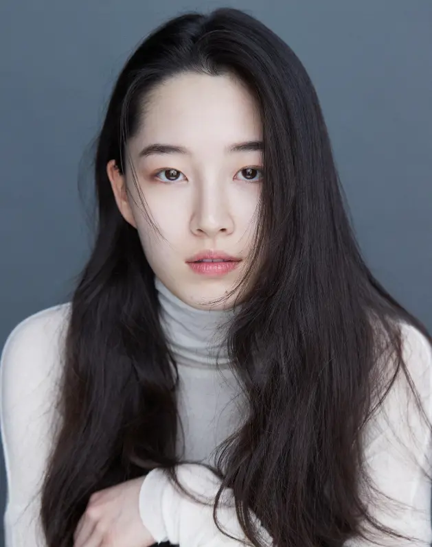 ▲元志安本來都留著一頭中分長髮,清冷氣質外貌神似秀智。(圖/元志安IG)