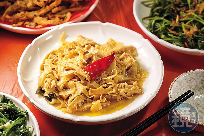 以雞油製作的「滷筍子」,能吃到筍頭的鮮嫩與雞油的炭香。(180元/份)