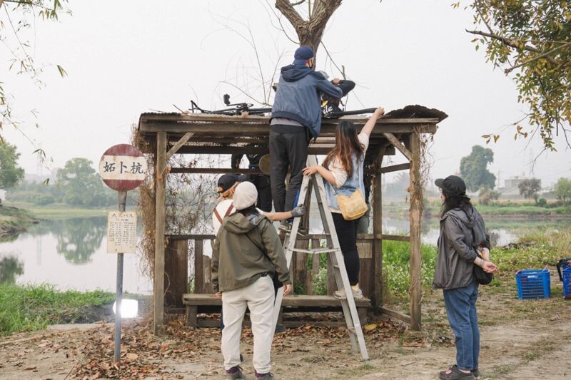片山導演稱讚台灣劇組工作人員總是很開心，拍攝時間長或拍起來很辛苦也沒有怨言。（光年映畫提供）