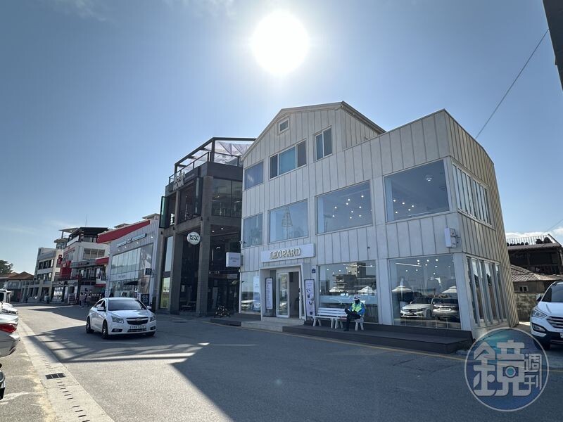 安木咖啡街有各種大小特色咖啡店。
