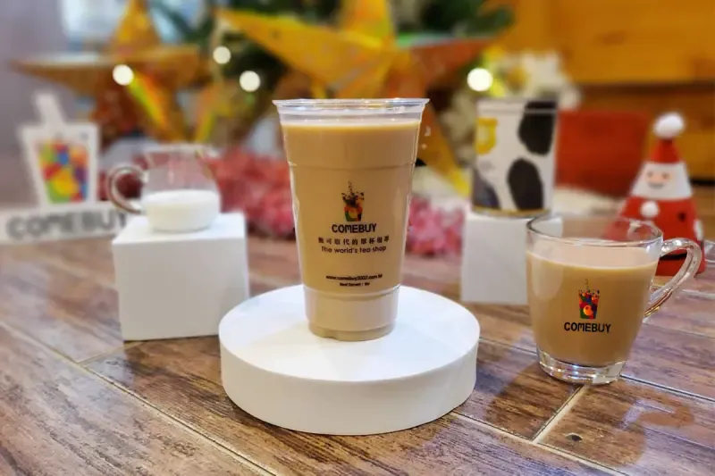 ▲COMEBUY聖誕新年給你溫暖的(左)烏瓦紅茶拿鐵與(右)港式厚奶。（圖／業者提供）