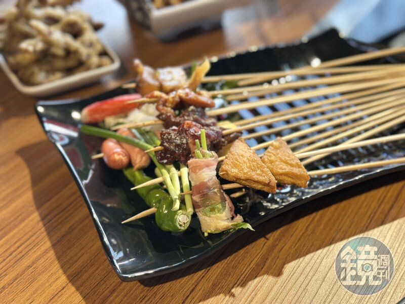 竹籤上無論串什麼食材,一支通通15元。