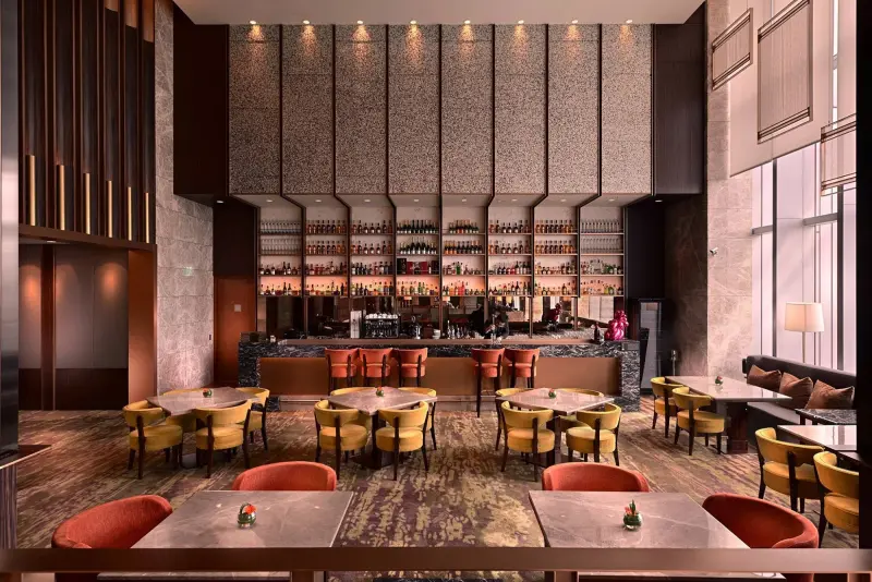 ▲台北六福萬怡酒店7樓The Lounge大廳酒吧,於12月23日起至1月27日,推出「肉食慶典」爐烤牛套餐吃到飽活動。(圖/六福萬怡提供)