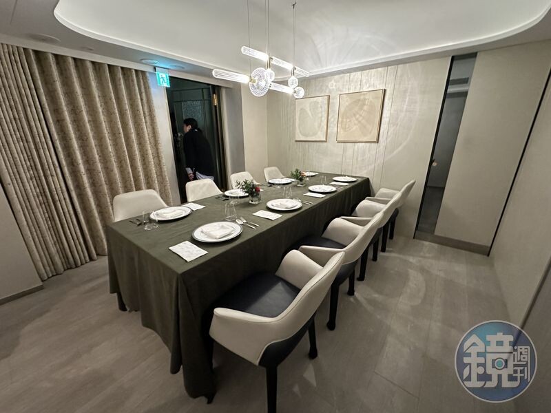 包廂配置專屬出入口和洗手間,提供極佳隱私感。