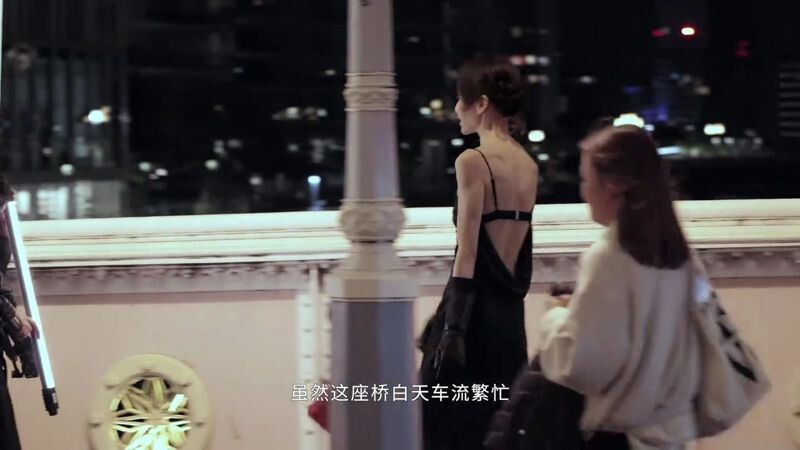9月剛度過60歲生日,身材依舊纖瘦的張曼玉穿上吊帶晚裝,背後挖空直達腰部,凍齡成果驚人。(翻攝張曼玉抖音)