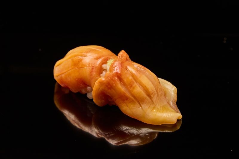 赤貝也是當季美味。(鮨嘉仁提供)