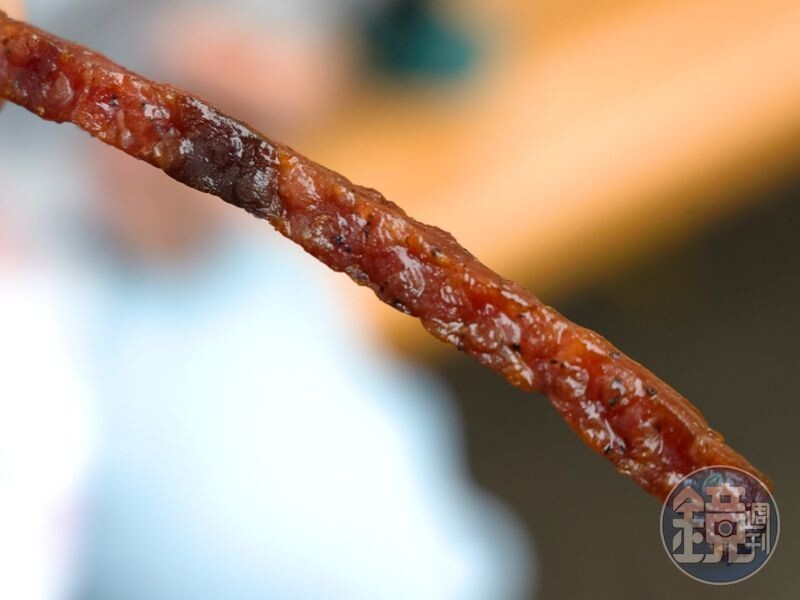 毛奇最推薦黑胡椒口味的「薯條肉乾」，辛香不嗆，用烤箱回烤一下，溫熱涮嘴。（420元／斤）
