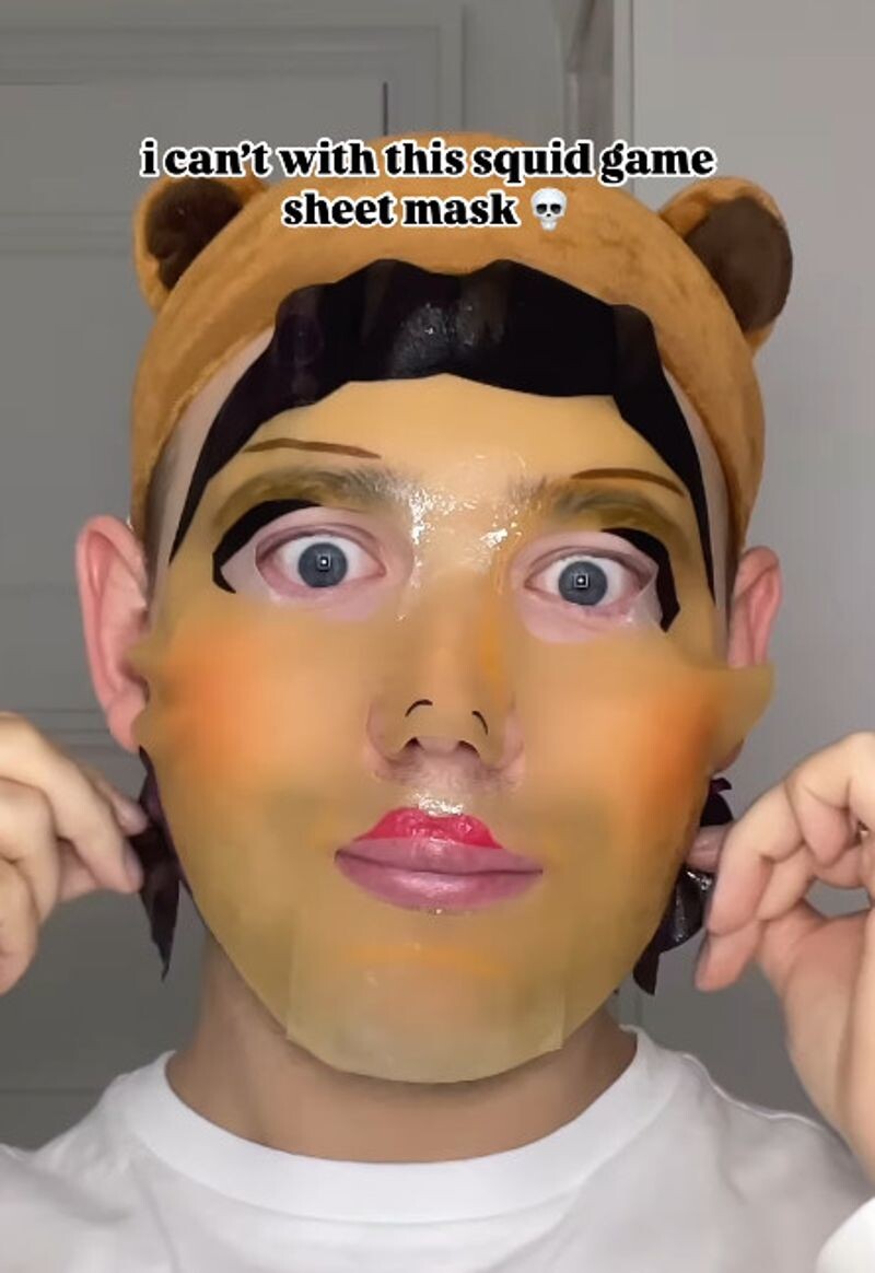 一名男網友搶先體驗英熙木頭人面膜,畫面十分搞笑。(翻攝IG@jakejamie)