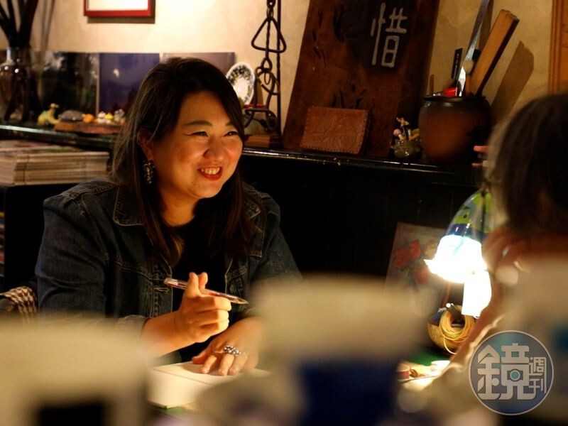 飲食作家毛奇曾在台北市場美食競賽「天下第一攤」擔任評審,「黑車牌肉鬆食品」的肉乾讓她印象深刻。
