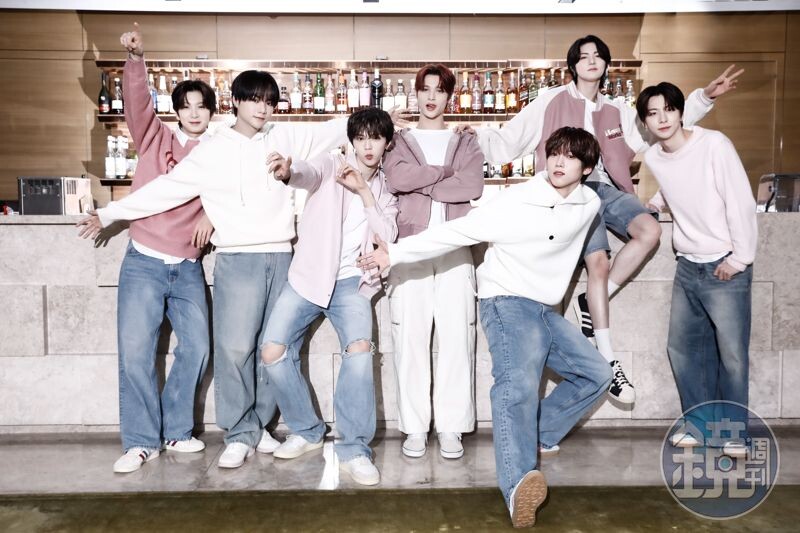 AMPERS&ONE首次訪台展現滿滿青春氣息。成員左至右: KYRELL、SIYUN、BRIAN、MACKIAH、KAMDEN、SEUNGMO、JIHO。