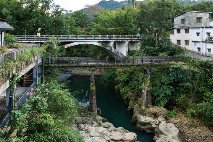 ▲嶺腳三寶之一的「嶺腳古橋」，是攝影迷爭相拍攝的美拍聖地。　圖：新北市政府觀光旅遊局／提供