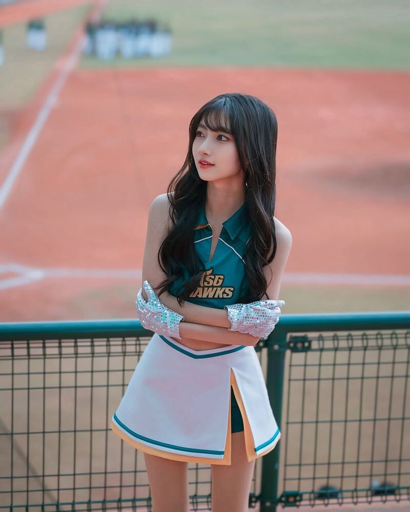 台鋼雄鷹「Wing Stars」成員一粒。(翻攝一粒IG)