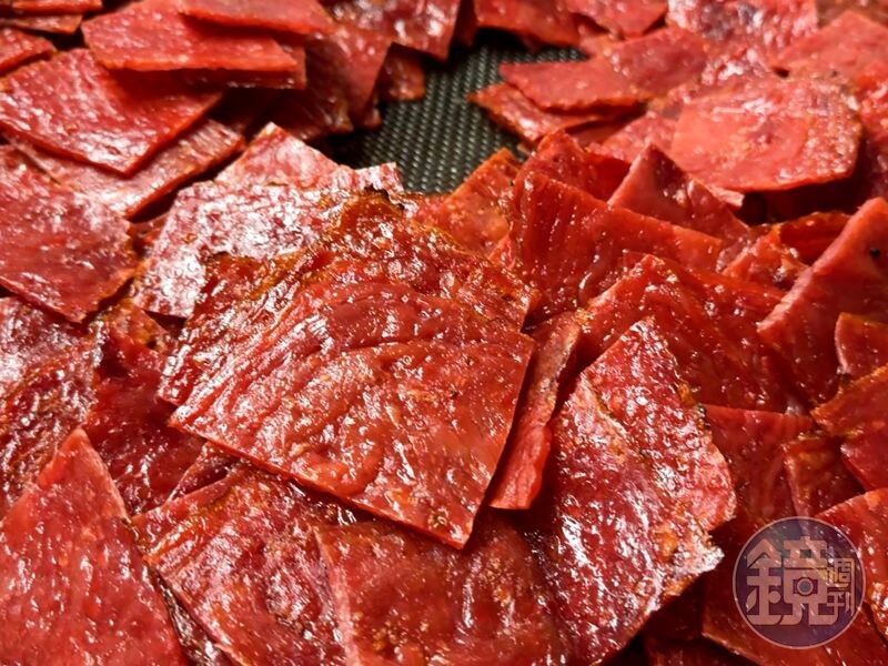 「招牌豬肉乾」使用台灣豬後腿肉製作,口味甜鹹適中,沒有難咬的筋膜。(360元/斤)