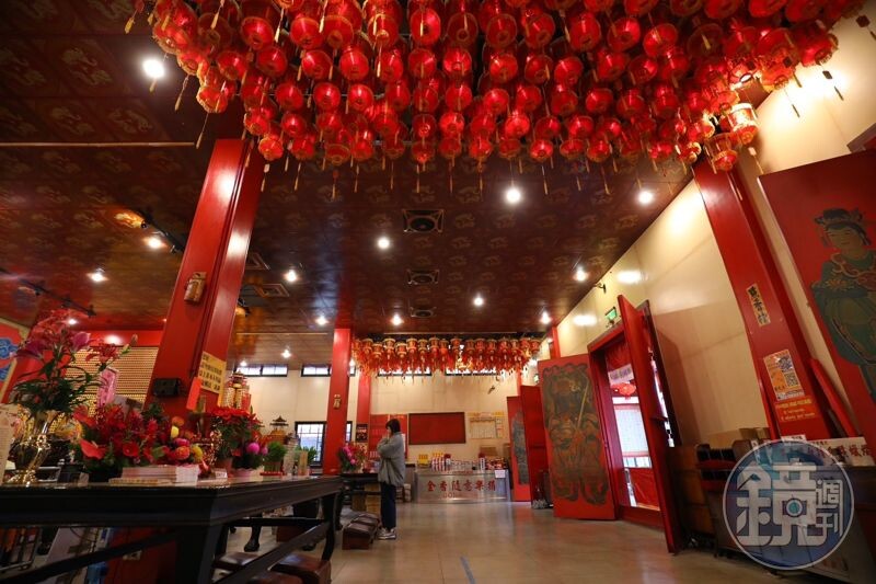 「金包里慈護宮」主祀天上聖母媽祖，為金山、萬里地區民眾之信仰中心。