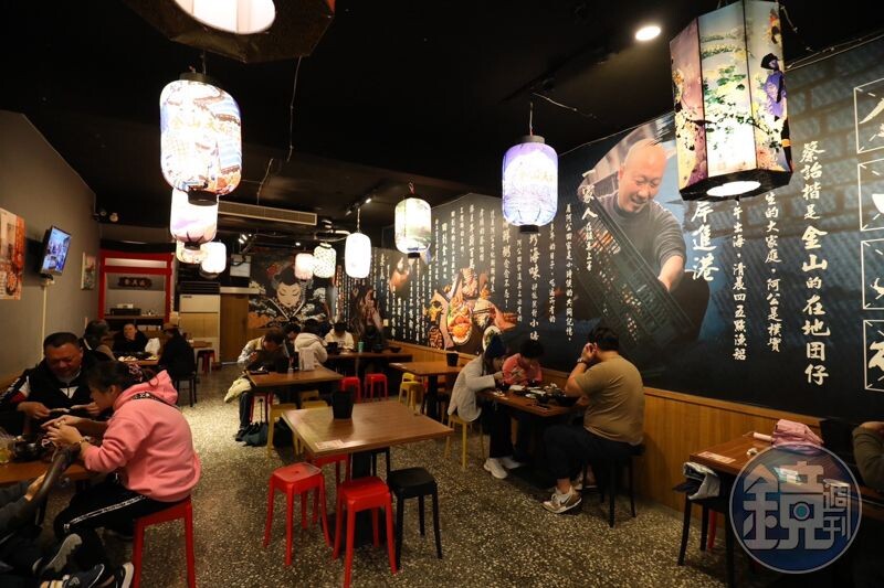 金山大碗螃蟹座位數多，用餐環境寬敞舒適。