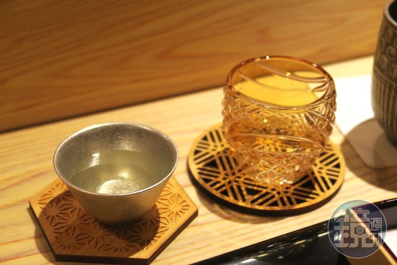 酒器也經過精心挑選,每一個都十分精美。