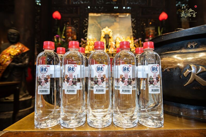 命理師表示,發財水的擺放位置與時間都有講究。(泰山提供)