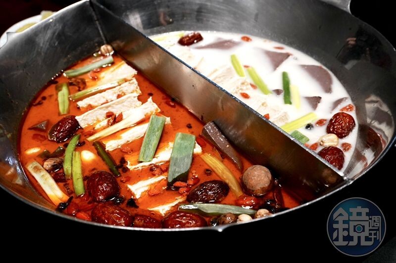 無老鍋的「麵包豆腐白湯鍋」以雞、豬骨,以及各種蔬菜香料熬煮,溫潤濃郁;「無老辣香鍋」則將辛、香、辣的層次堆疊出更豐富的美味。(湯底皆159元/人)