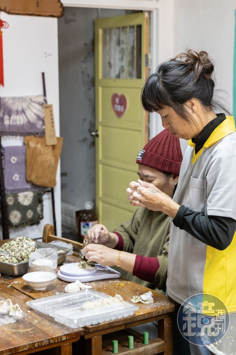 在地媽媽們親手包製的手工水餃與手作便當,不僅遊客喜歡,當地人也會來買午餐。